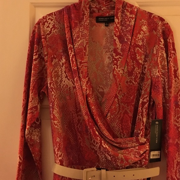 Jones NY faux wrap red/pattern form fitting dress - Picture 2 of 4