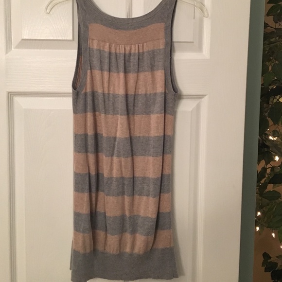 Sleeveless tan and gray cardigan - Picture 3 of 3