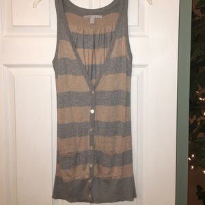 Sleeveless tan and gray cardigan