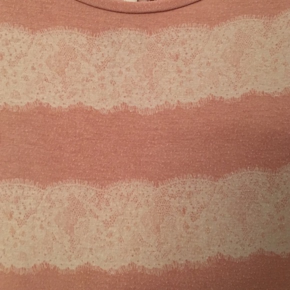 Short sleeve pink and white top - Picture 2 of 3