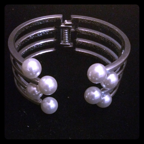 Silver clamp cuff Pearl ball bracelet