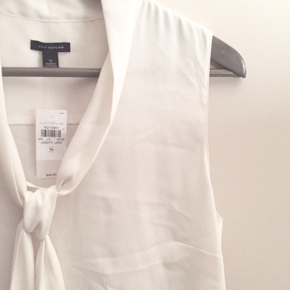 NWT Crepe Tie Neck Shell Top