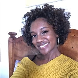 Meet your Posher, Caitlin