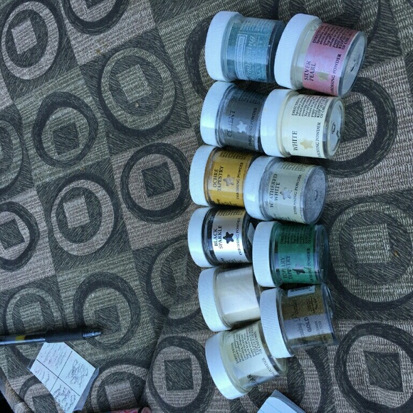Embossing powder