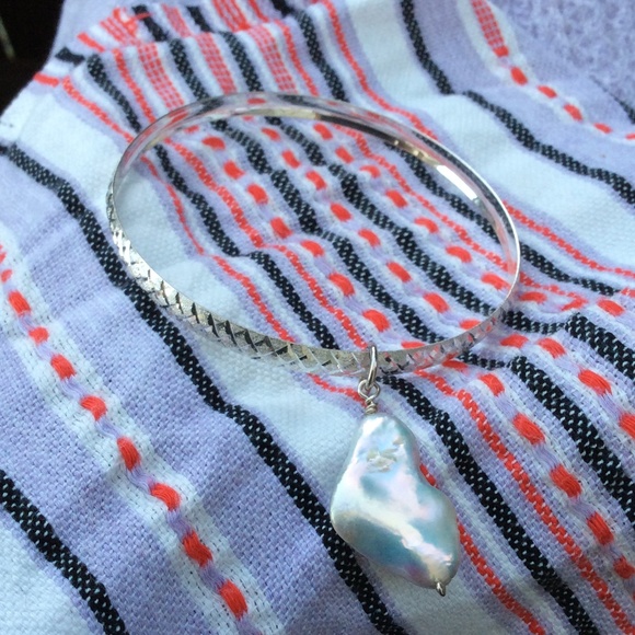 Azura Pacific Jewelry - Kira Keshi And Pure Silver Bangle 925