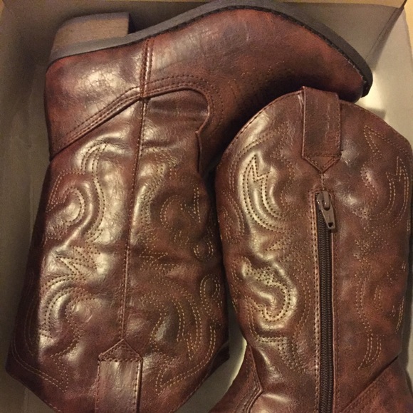 4y Cowboy Boots - Picture 3 of 4