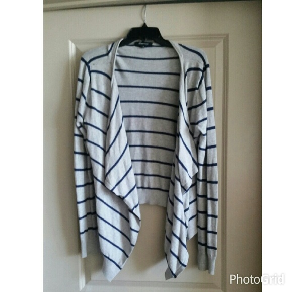 Gray and Blue Open Sweater - Picture 2 of 3