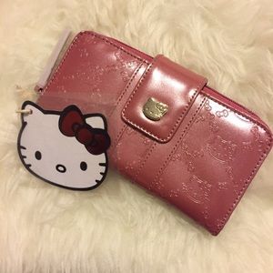 🆕 Hello Kitty x Loungefly Patent Embossed Wallet