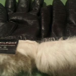 Woman's rabbit lined leather gloves