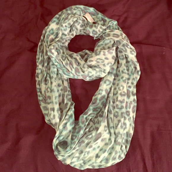 Express leopard scarf