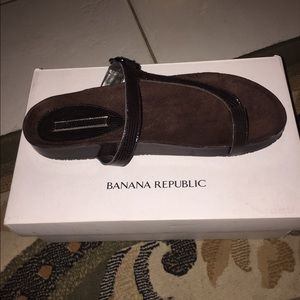 Banana Republic sandals never worn
