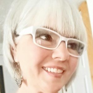 Meet your Posher, Carla