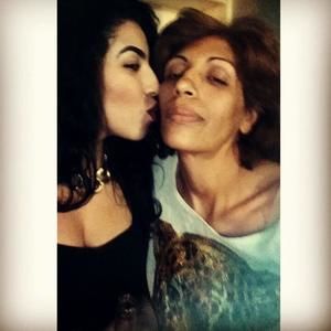 Meet your Posher, Esmeralda