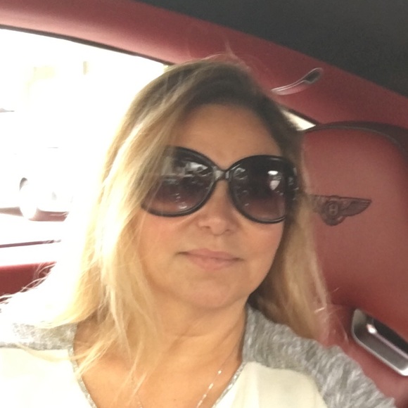 Meet your Posher, Rachel - Picture 1 of 2