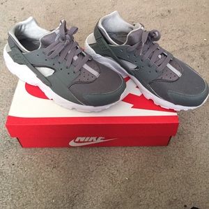 Dark and light gray hurrache