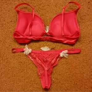 VS Red Bombshell Bra 32A *reserved*