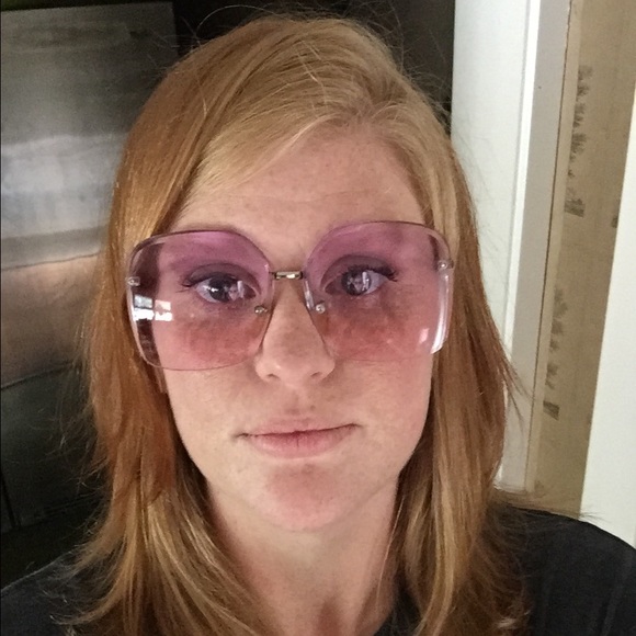 Meet your Posher, Kelly - Picture 1 of 1