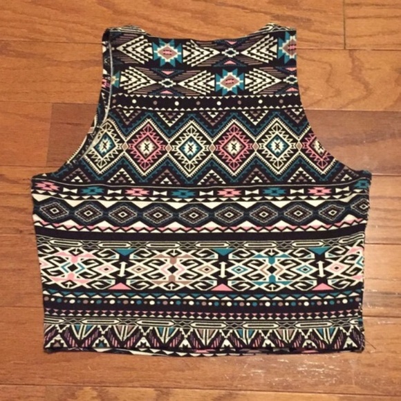 Patterned Crop Top - Picture 3 of 3