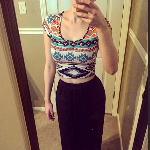 Patterned Crop Top - Picture 2 of 4