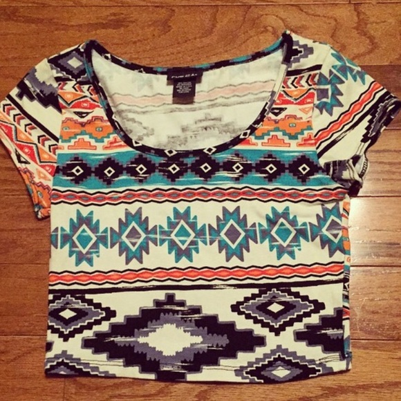Patterned Crop Top - Picture 3 of 4