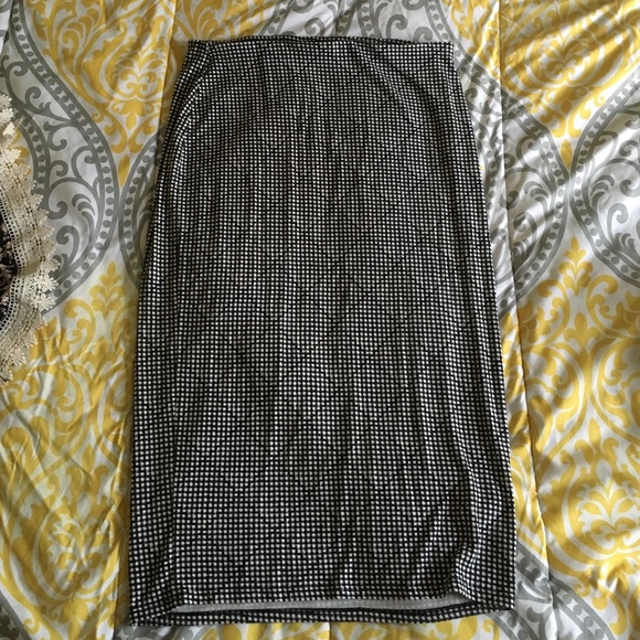 Knee length, skin tight Old navy Skirt.