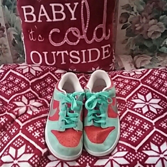 Nike tennis shoes