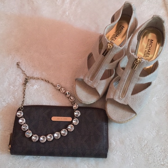 Michael Kors Handbags - SALE! Michael Kors Wallet