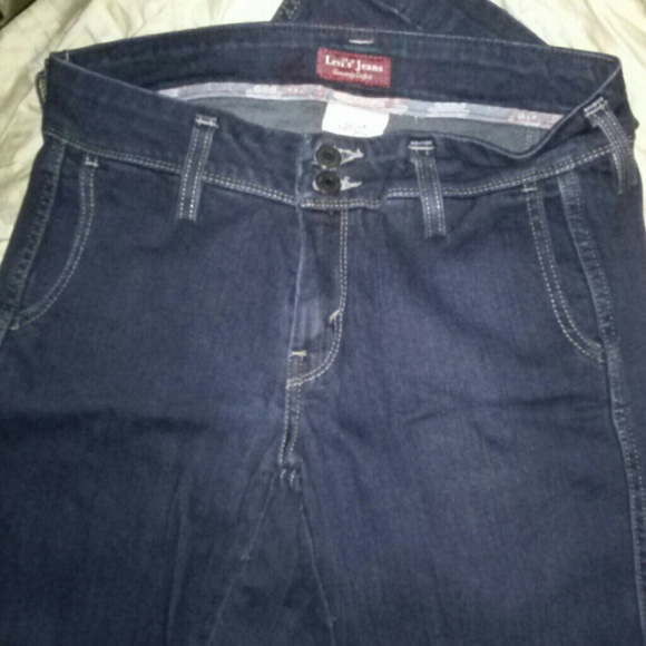 Levi jeans size 6 medium
