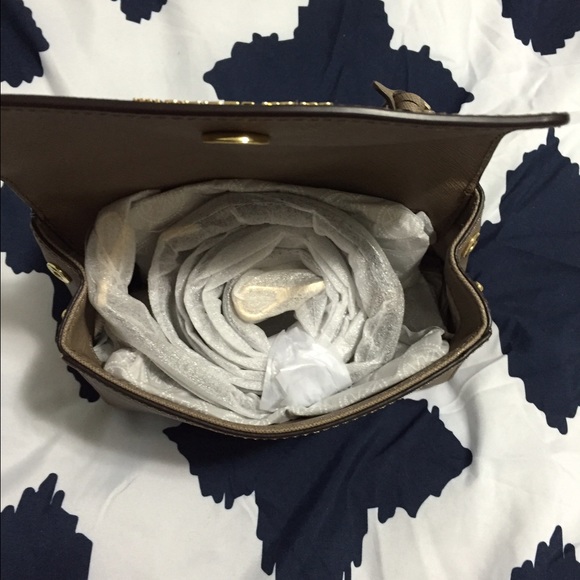 💯 Authentic MK Ava XS Saffiano Leather Crossbody - Picture 3 of 4