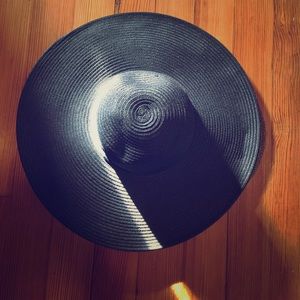 Black wide brimmed beach hat