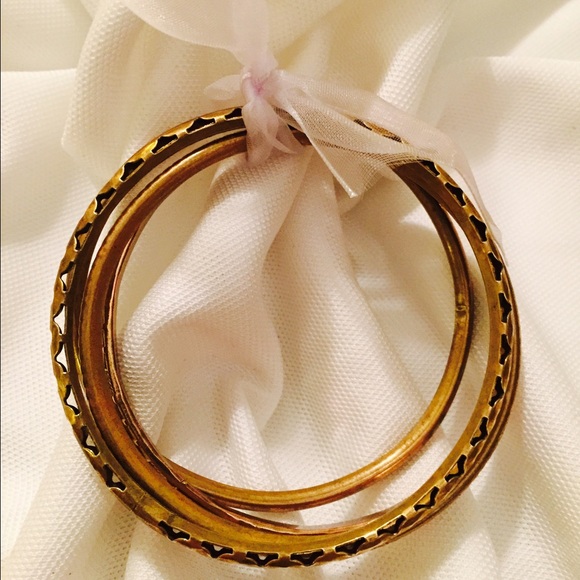 4 gold tone bracelets - Picture 3 of 4