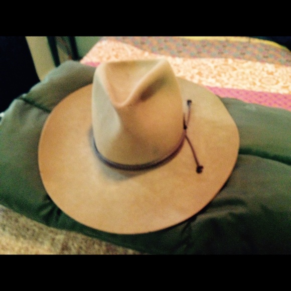 Resistol 4 Beaver cowboy hat.