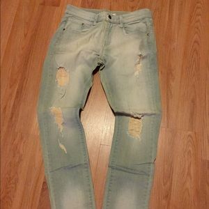 Boyfriend destroyed jeans