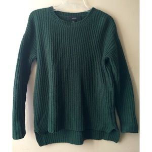 Warm evergreen sweater ❄️