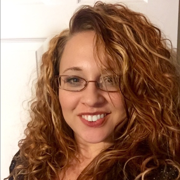 Meet your Posher, Michelle, SUGGESTED USER - Picture 3 of 4