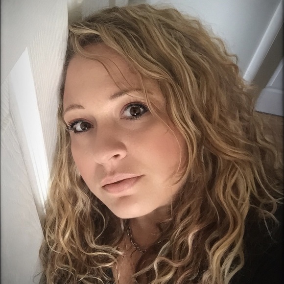 Meet your Posher, Michelle, SUGGESTED USER - Picture 4 of 4