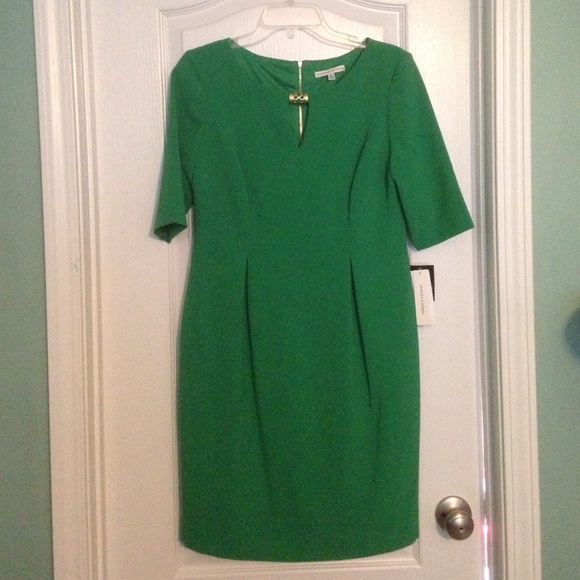 Sandra Darren Dresses & Skirts - Beautiful Green Dress with Gold Details!