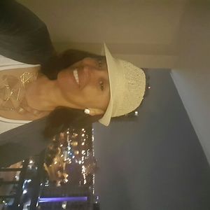 Meet your Posher, Rayce