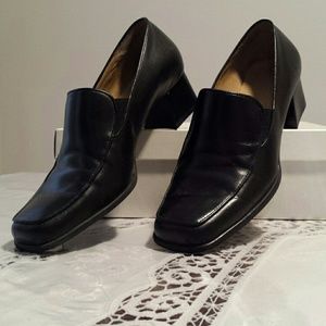 Black Naturalizer Business Shoes