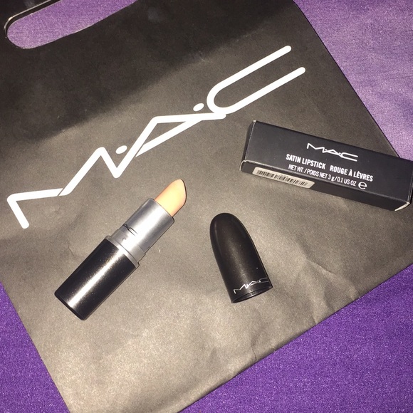 MAC lipstick in Myth