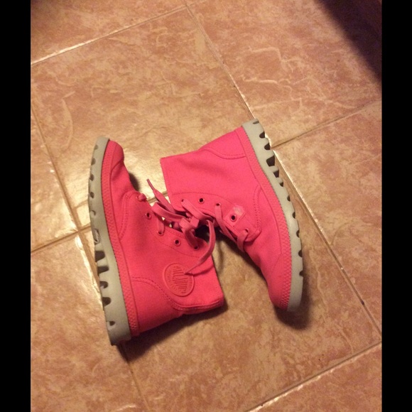 Palladium hot pink boot 6.5