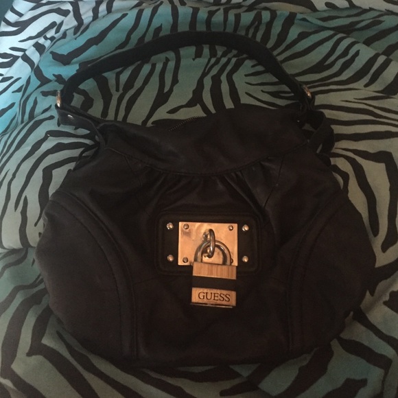 100% Authentic Guess Purse 👜 Price Negotiable!💰