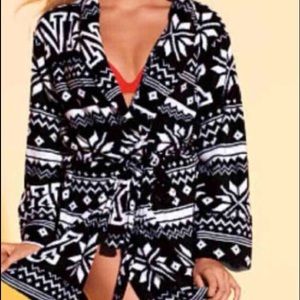 B&W plush robe from pink!. "NWT"