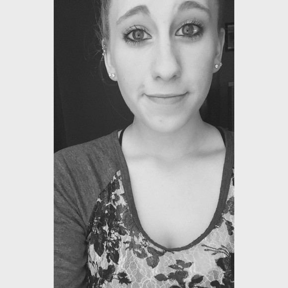 Meet your Posher, Jessica - Picture 1 of 1