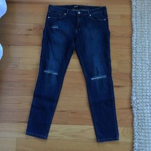Sexy skinny jeans with fraying