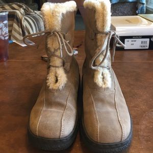 Winter boots with faux fur lining