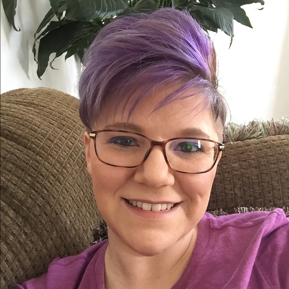 Meet your Posher, Jennifer - Picture 1 of 3