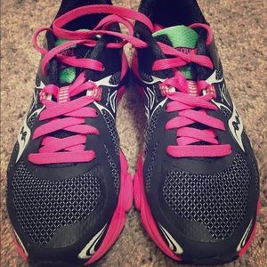 Saucony running shoes size 6.5.