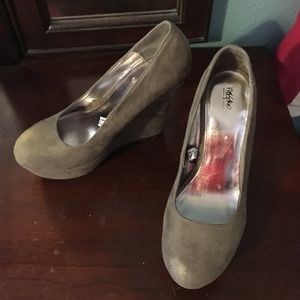 Mossimo closed toe wedges- size 9