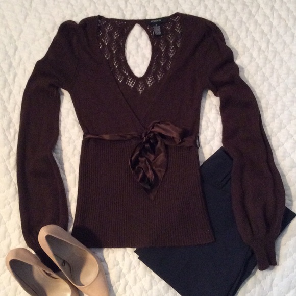 Brown sweater with tie waist & lace detail on back